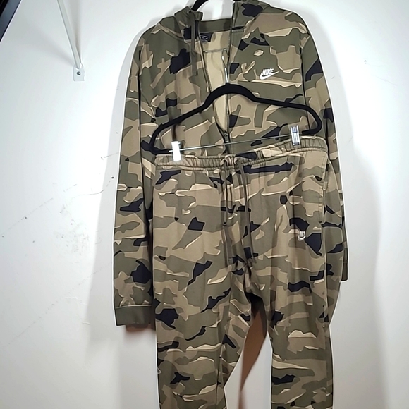Nike Other - Nike Mens Camo 2 pc SweatSuit